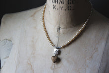 Load image into Gallery viewer, Amour. Vintage Faux Pearl Pendant Necklace.