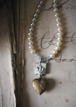 Load image into Gallery viewer, Amour. Vintage Faux Pearl Pendant Necklace.