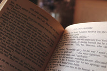 Load image into Gallery viewer, PAPERBACK Gin & Daggers