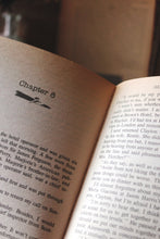 Load image into Gallery viewer, PAPERBACK Gin & Daggers