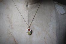 Load image into Gallery viewer, Vintage Scrimshaw Oval Pendant Necklace.