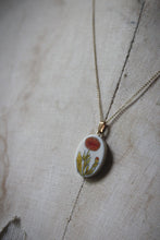 Load image into Gallery viewer, Vintage Scrimshaw Oval Pendant Necklace.