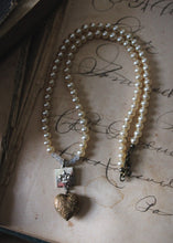Load image into Gallery viewer, Amour. Vintage Faux Pearl Pendant Necklace.