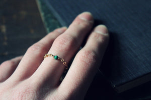 The Pip Ring | Malachite. 14k Gold & Stone Bead Chain Ring.