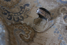 Load image into Gallery viewer, Vintage Labradorite &amp; Sterling Silver Ring.