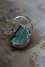 Load image into Gallery viewer, Vintage Labradorite &amp; Sterling Silver Ring.
