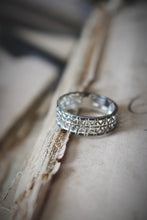 Load image into Gallery viewer, Vintage Openwork Lattice Sterling Silver Ring.