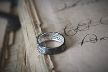 Load image into Gallery viewer, Vintage Openwork Lattice Sterling Silver Ring.