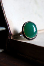 Load image into Gallery viewer, Vintage Green Agate &amp; Sterling Silver Ring.