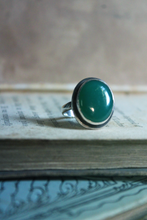 Load image into Gallery viewer, Vintage Green Agate &amp; Sterling Silver Ring.