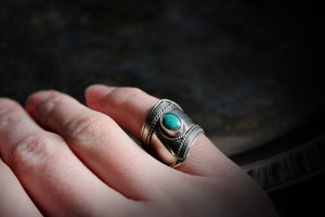 Vintage Asymmetrical Wide Band Turquoise Stone Ring.