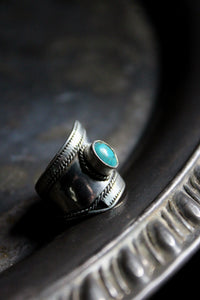 Vintage Asymmetrical Wide Band Turquoise Stone Ring.