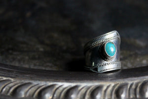 Vintage Asymmetrical Wide Band Turquoise Stone Ring.