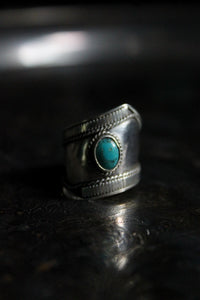 Vintage Asymmetrical Wide Band Turquoise Stone Ring.