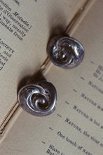 Load image into Gallery viewer, Vintage Silver Swirl Screwback Earrings.