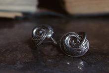 Load image into Gallery viewer, Vintage Silver Swirl Screwback Earrings.