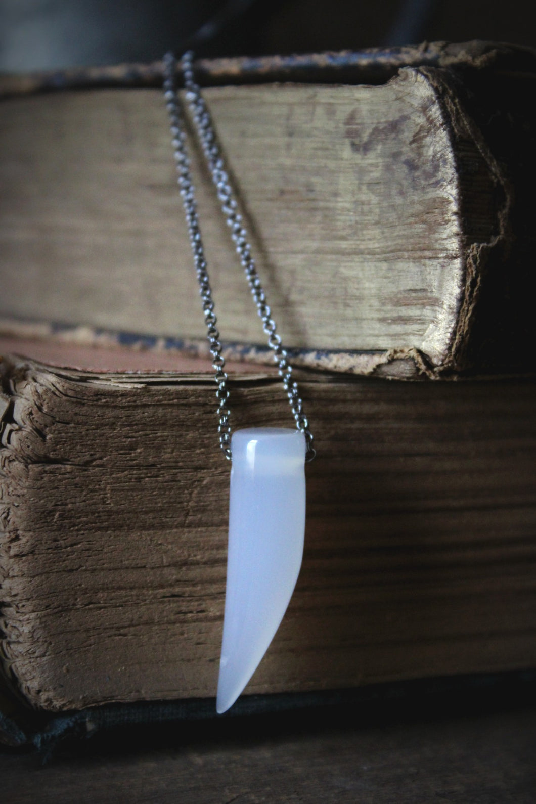 Howling. White Agate & Gunmetal Pendant Necklace.