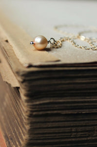 Pearl. Minimalist Freshwater Pearl and 14k Gold Necklace.