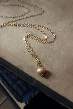 Load image into Gallery viewer, Pearl. Minimalist Freshwater Pearl and 14k Gold Necklace.