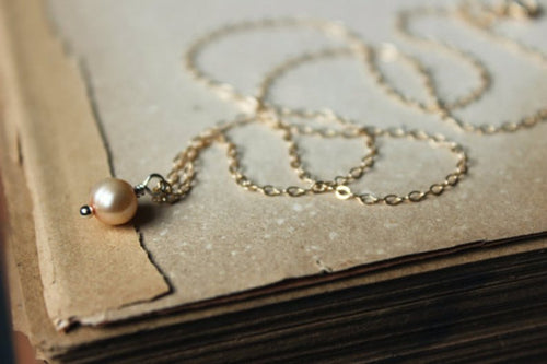 Pearl. Minimalist Freshwater Pearl and 14k Gold Necklace.