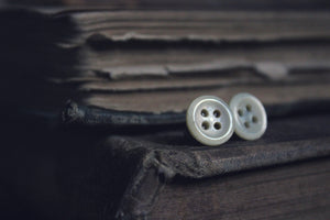 Folk 004. Vintage White Mother of Pearl Shell Button Stud Earrings.