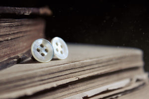 Folk 005. Vintage White Mother of Pearl Shell Button Stud Earrings.