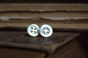 Folk 001. Vintage White Mother of Pearl Button Stud Earrings.