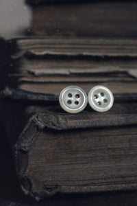 Folk 004. Vintage White Mother of Pearl Shell Button Stud Earrings.