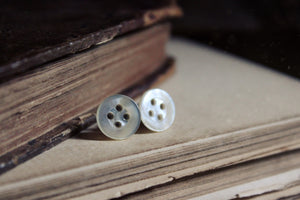 Folk 005. Vintage White Mother of Pearl Shell Button Stud Earrings.