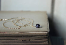 Load image into Gallery viewer, Pearl. Minimalist Freshwater Pearl and 14k Gold Necklace.