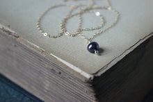 Load image into Gallery viewer, Pearl. Minimalist Freshwater Pearl and 14k Gold Necklace.